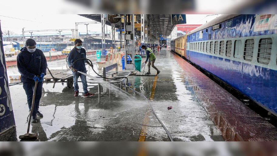 IRCTC ୱେବସାଇଟ୍ ଖୋଲିବା ମାତ୍ରେ ବମ୍ପର ବୁକିଂ, ଅଢ଼େଇ ଘଣ୍ଟାରେ ବିକ୍ରି ହେଲା ୪ ଲକ୍ଷ ଟିକେଟ