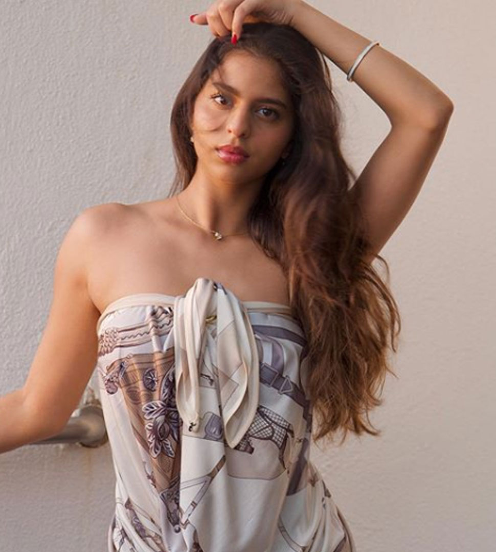 सोशल मीडिया पर रहती हैं एक्टिव Suhana Khan