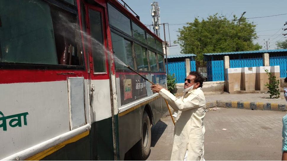 100 बसों को सैनिटाइज किया sanitized 100 buses
