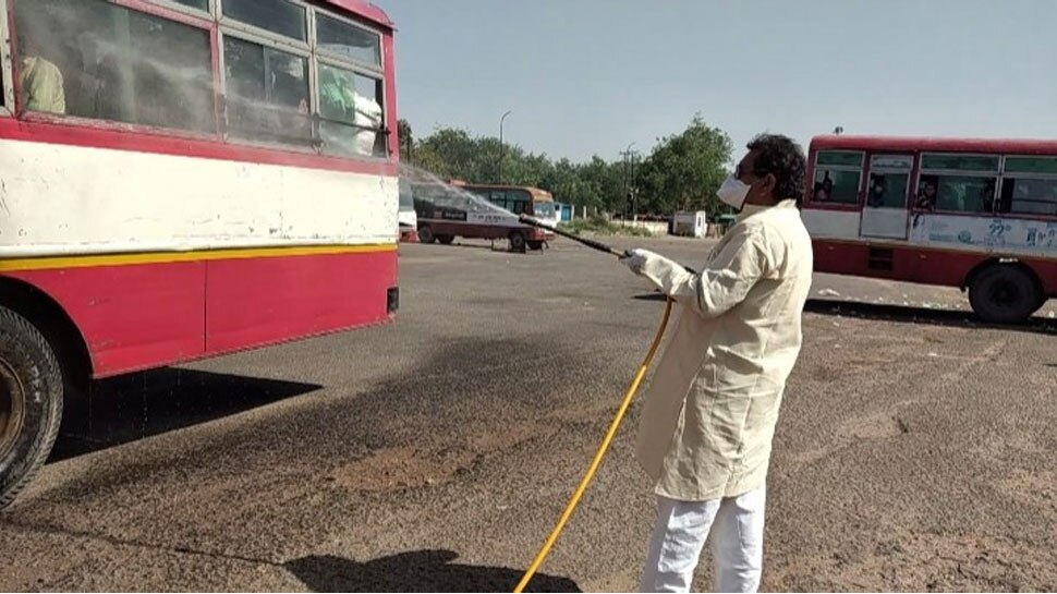 450 श्रमिकों की मदद की agra mp helped 450 migrant workers