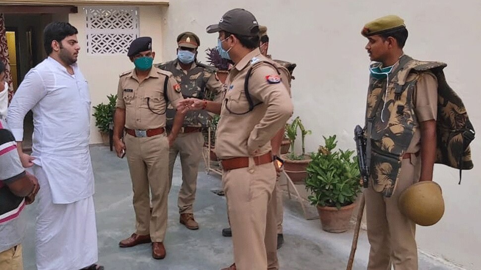 Police Raid Bahubali Atik Ahmed house of absconding former MLA Ashraf ...