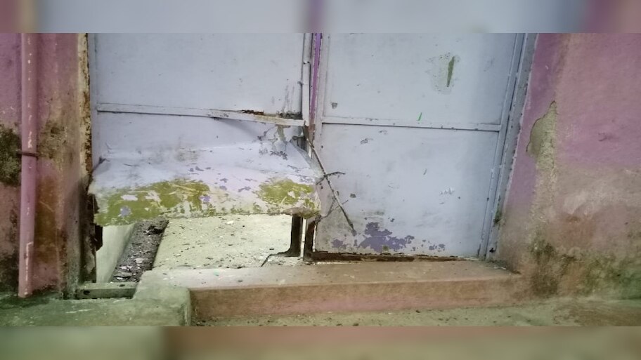 ପୂର୍ବତନ ସରପଞ୍ଚଙ୍କ ଘର ଉପରକୁ ବୋମାମାଡ଼, ୫ ଗୁରୁତର