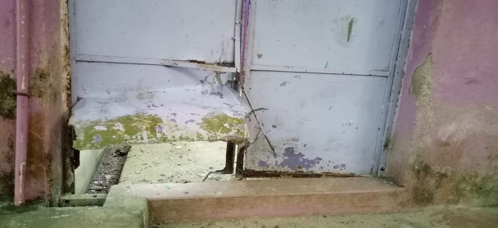 ପୂର୍ବତନ ସରପଞ୍ଚଙ୍କ ଘର ଉପରକୁ ବୋମାମାଡ଼, ୫ ଗୁରୁତର ପୂର୍ବତନ ସରପଞ୍ଚଙ୍କ ଘର ଉପରକୁ ବୋମାମାଡ଼, ୫ ଗୁରୁତର