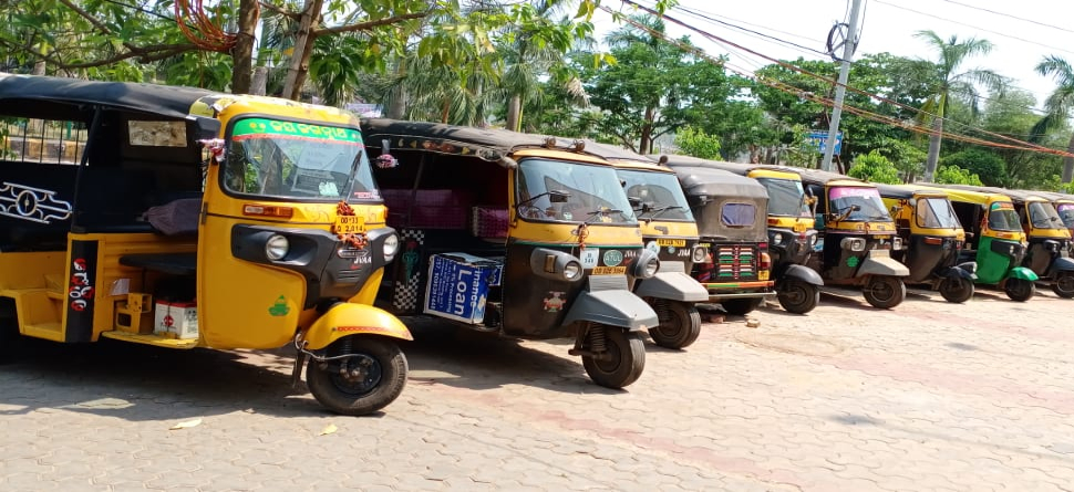 ଲକଡାଉନରେ ଅଟୋ ଚାଳକଙ୍କୁ ଆର୍ଥିକ ସହାୟତା ପ୍ରଦାନ ଲକଡାଉନରେ ଅଟୋ ଚାଳକଙ୍କୁ ଆର୍ଥିକ ସହାୟତା ପ୍ରଦାନ