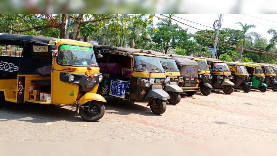 ଲକଡାଉନରେ ଅଟୋ ଚାଳକଙ୍କୁ ଆର୍ଥିକ ସହାୟତା ପ୍ରଦାନ 