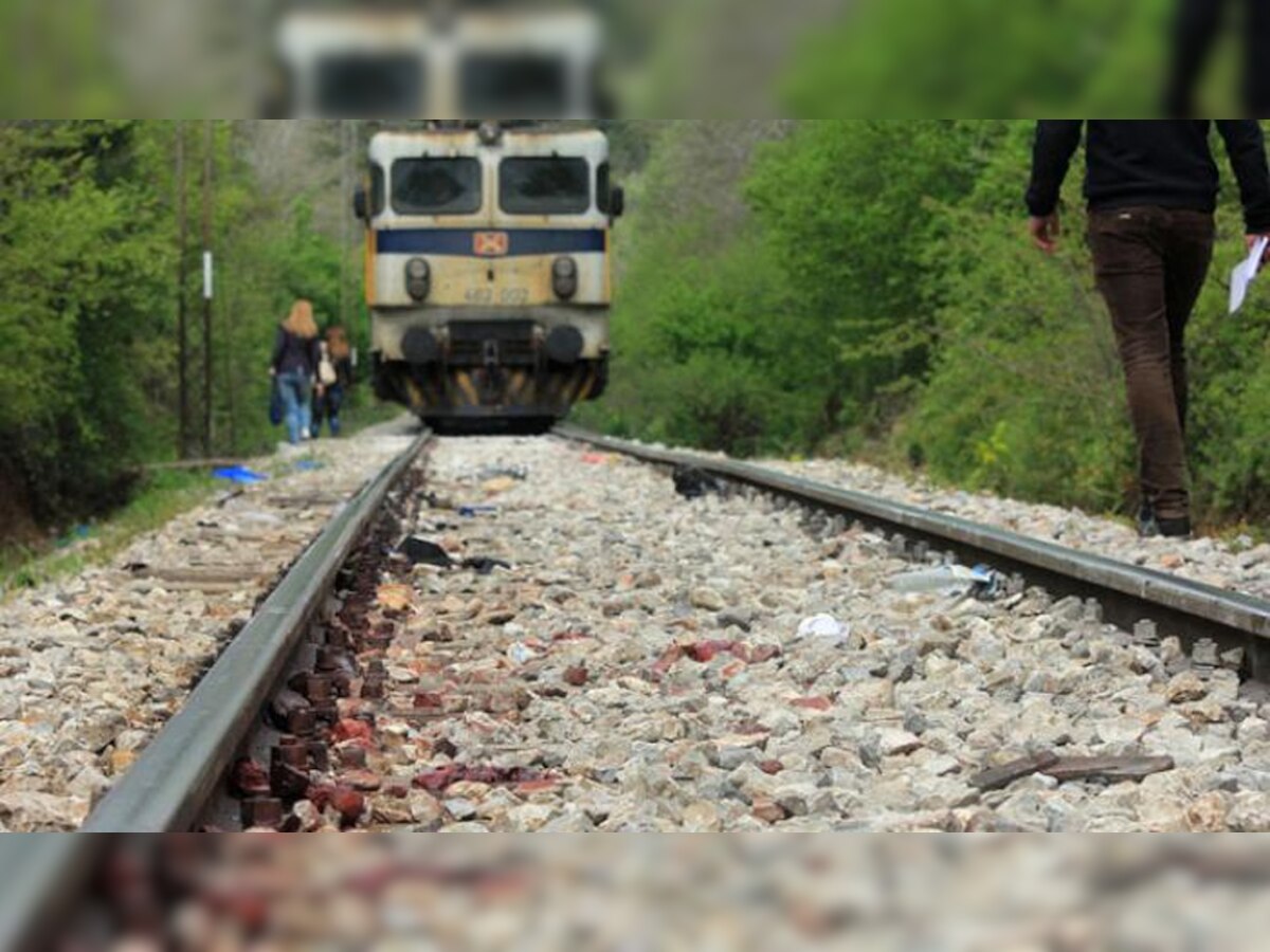 चंदौली: परिवारिक झगड़े के चलते मां ने 3 बच्चों के साथ ट्रेन से कटकर दी जान