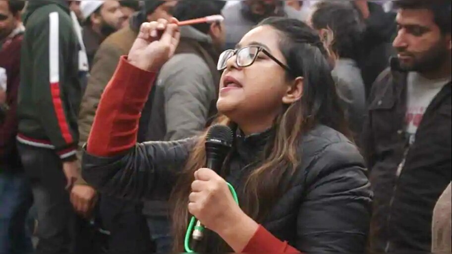 दिल्ली फसादात: पटियाला हाउस कोर्ट ने बढ़ाई सफूरा ज़रगर और मीरान हैदर की रिमांड