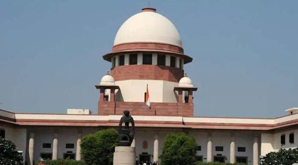 मज़दूरों से न लिया जाए बस-ट्रेन का किराया, खाने-पीने का भी किया जाए इंतेज़ाम: सुप्रीम कोर्ट मज़दूरों से न लिया जाए बस-ट्रेन का किराया, खाने-पीने का भी किया जाए इंतेज़ाम: सुप्रीम कोर्ट