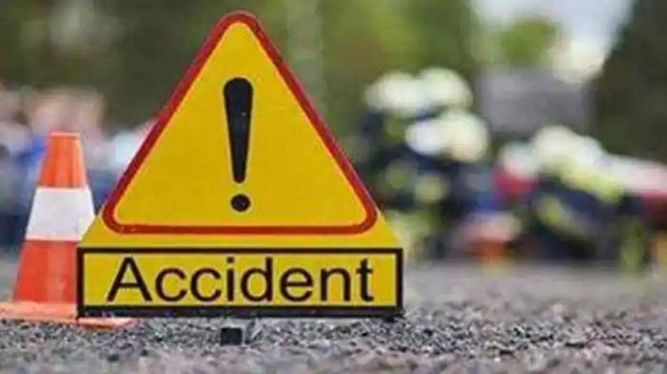 मध्य प्रदेश: बड़वानी में सड़क हदसा, 3 लोगों की मौत, 20 ज़ख्मी मध्य प्रदेश: बड़वानी में सड़क हदसा, 3 लोगों की मौत, 20 ज़ख्मी