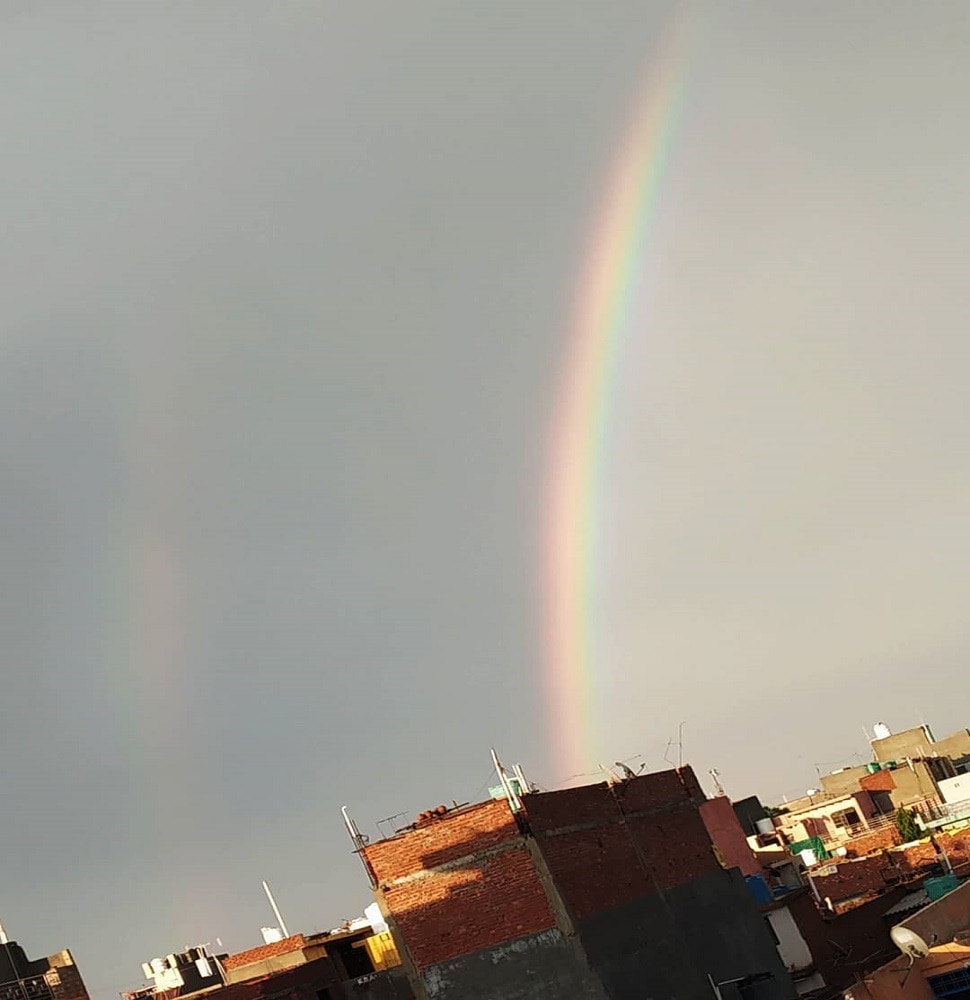खूबसूरत दृश्य two rainbows in sky