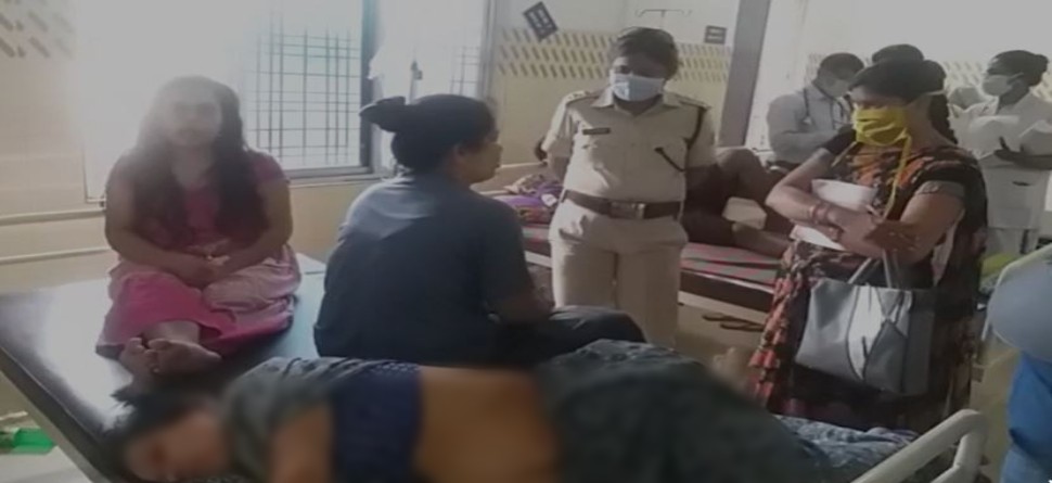 ବଡ଼ ପୁଅର ମୃତ୍ୟୁ ହେବାରୁ ପୁରା ପରିବାରର ଆତ୍ମହତ୍ୟା ଉଦ୍ୟମ ବଡ଼ ପୁଅର ମୃତ୍ୟୁ ହେବାରୁ ପୁରା ପରିବାରର ଆତ୍ମହତ୍ୟା ଉଦ୍ୟମ