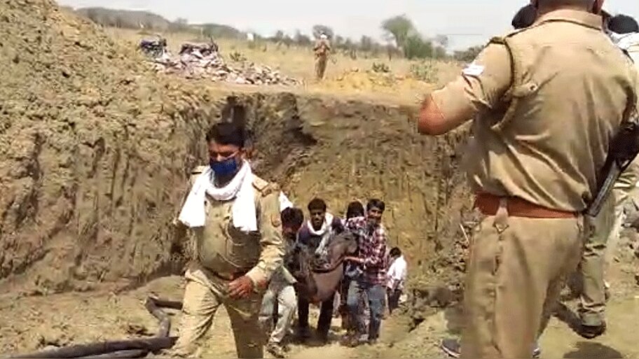 महोबा: कुएं के तामीरी काम के दौरान धंसी मिट्टी, दो सगे भाइयों की मौत, दो ज़ख्मी