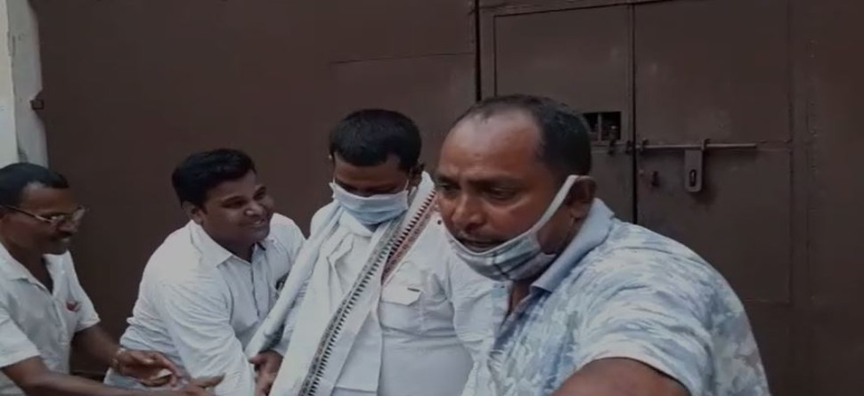 ଜେଲରୁ ବାହାରିଲେ ରୂପେଶ ଭଦ୍ର ଜେଲରୁ ବାହାରିଲେ ରୂପେଶ ଭଦ୍ର