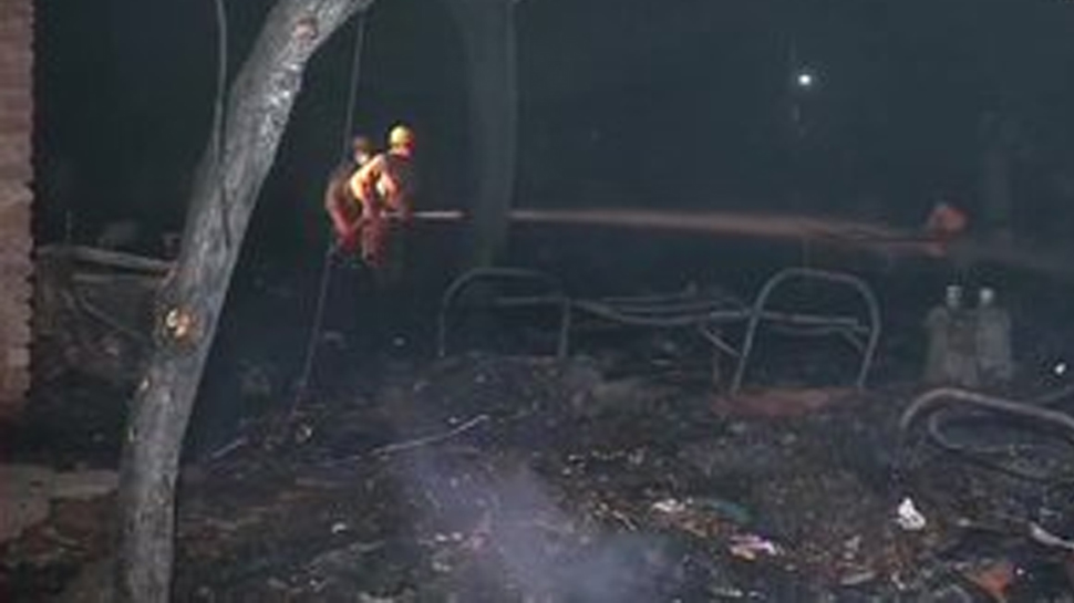 दिल्ली के तुगलकाबाद में लगी शदीद आग, 70 से ज्यादा झुग्गियां जलकर राख दिल्ली के तुगलकाबाद में लगी शदीद आग, 70 से ज्यादा झुग्गियां जलकर राख