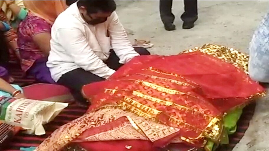 हामला खातून को लेकर सुबह से शाम तक घूमता रहा परिवार, अस्पतालों की लापरवाही से हुई मौत