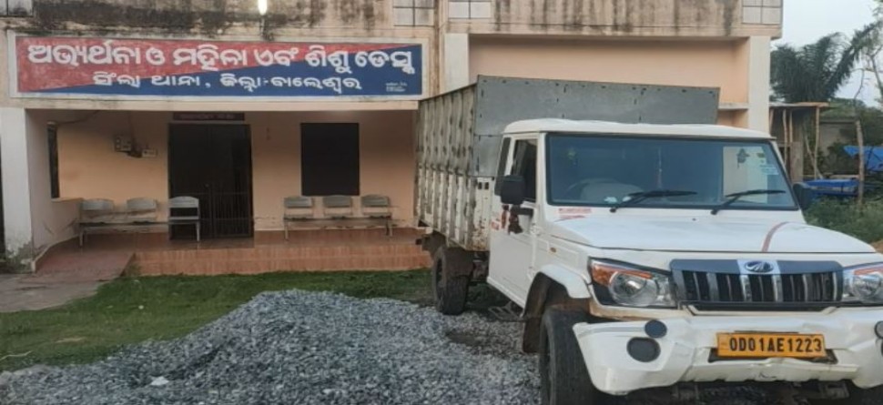 ପୋଲିସ ଉପରେ ରାଗ, ପିକ୍ ଅଫ୍ ଭ୍ୟାନରେ ପୋଲିସ ଗାଡ଼ିକୁ ଧକ୍କା ପୋଲିସ ଉପରେ ରାଗ, ପିକ୍ ଅଫ୍ ଭ୍ୟାନରେ ପୋଲିସ ଗାଡ଼ିକୁ ଧକ୍କା