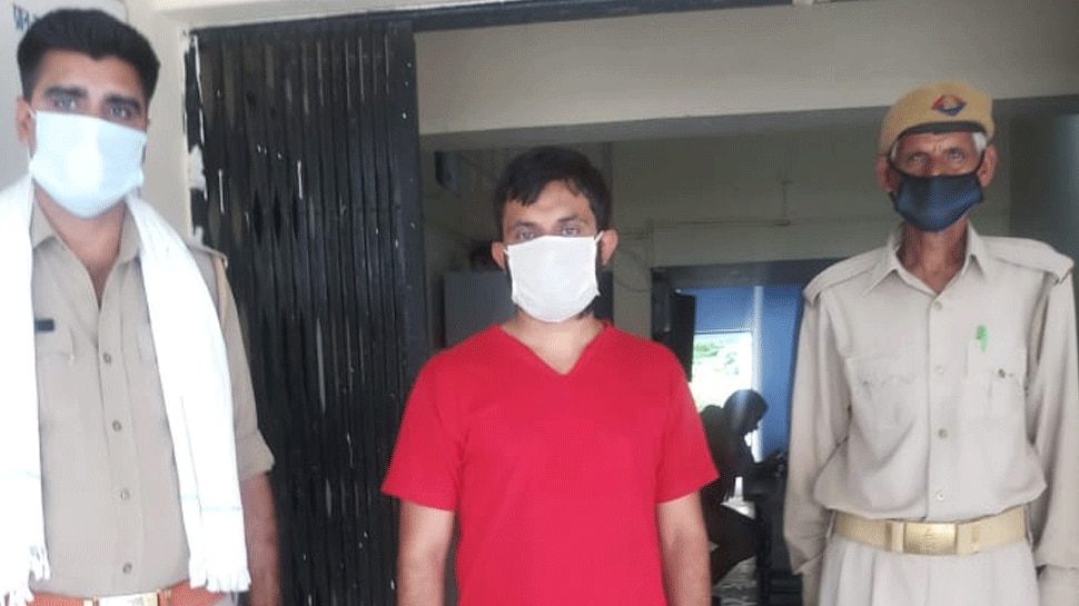 UP एटीएस ने PFI मेंबर को किया गिरफ्तार, मेरठ CAA-NRC मुखालिफ दंगो में थी तलाश UP एटीएस ने PFI मेंबर को किया गिरफ्तार, मेरठ CAA-NRC मुखालिफ दंगो में थी तलाश