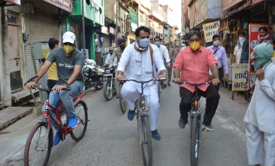 Minister Shrikant Sharma set out in Mathura city on bicycle inspected  development works | साइकिल से मथुरा शहर में निकले मंत्री श्रीकांत शर्मा,  विकास कार्यों का किया निरीक्षण