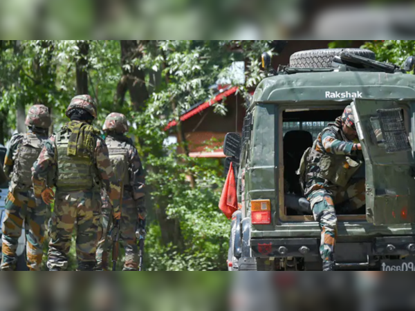 ଜମ୍ମୁକାଶ୍ମୀର: ଆତଙ୍କବାଦୀ ନିପାତ ଅଭିଯାନକୁ ନେଇ ଚିନ୍ତିତ ପାକିସ୍ତାନ, ଏଲଓସିରେ ମୋର୍ଟାର ମାଡ    