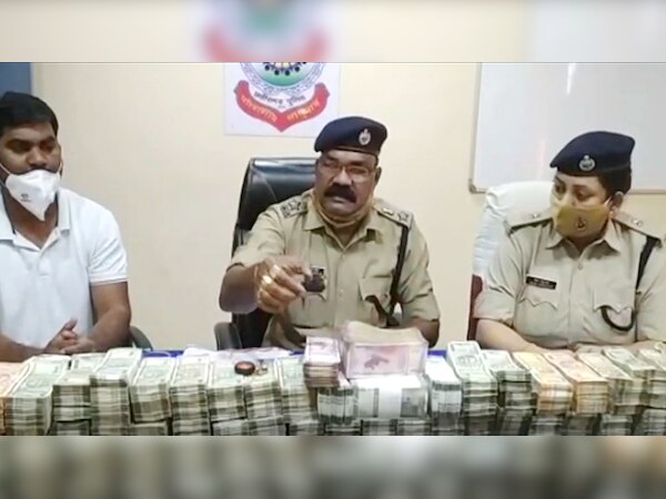 छत्तीसगढ़: पुलिस के हाथ लगी बड़ी कामयाबी, चेकिंग के दौरान बरामद किए 1 करोड़ 12 लाख