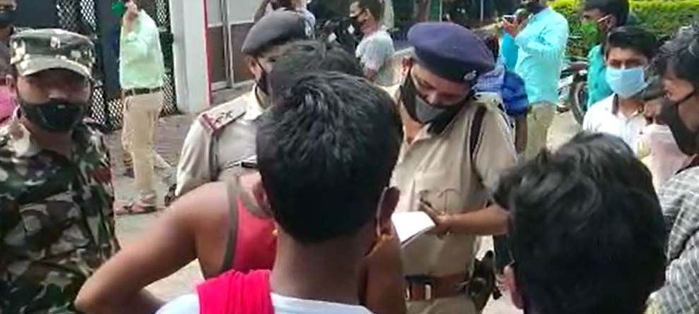 ଭାରତୀୟ ସୀମାରେ ନେପାଳର ଗୁଳି ବର୍ଷଣ ଭାରତୀୟ ସୀମାରେ ନେପାଳର ଗୁଳି ବର୍ଷଣ