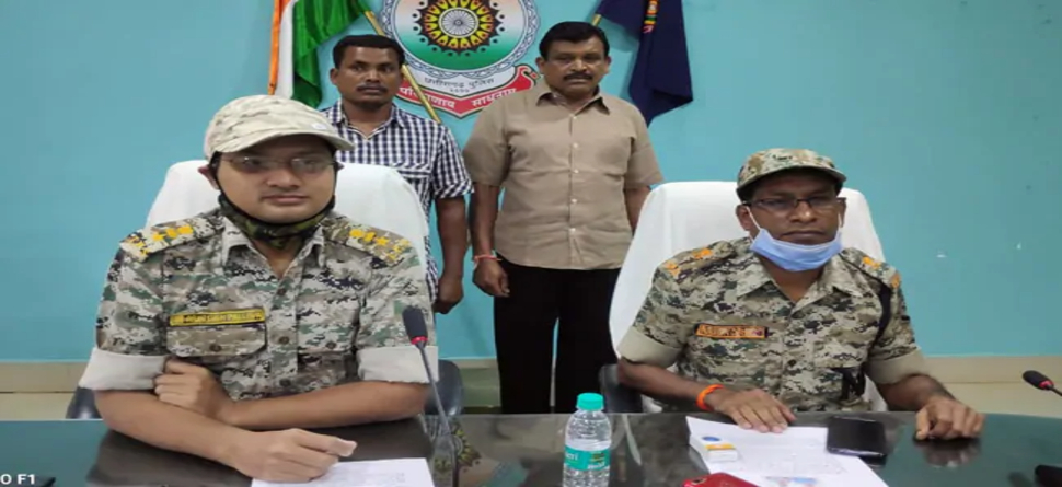 ନକ୍ସଲଙ୍କୁ ସାହାଯ୍ୟ କରୁଥିବା ବିଜେପି ନେତାଙ୍କ ସମେତ ୨ ଗିରଫ ନକ୍ସଲଙ୍କୁ ସାହାଯ୍ୟ କରୁଥିବା ବିଜେପି ନେତାଙ୍କ ସମେତ ୨ ଗିରଫ