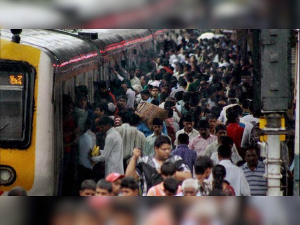 ମୁମ୍ବାଇ ଲୋକାଲ ଟ୍ରେନ: ଟ୍ରାକରେ ଦୌଡିବା ନେଇ ଆଜି ଆସିପାରେ ନିଷ୍ପତ୍ତି