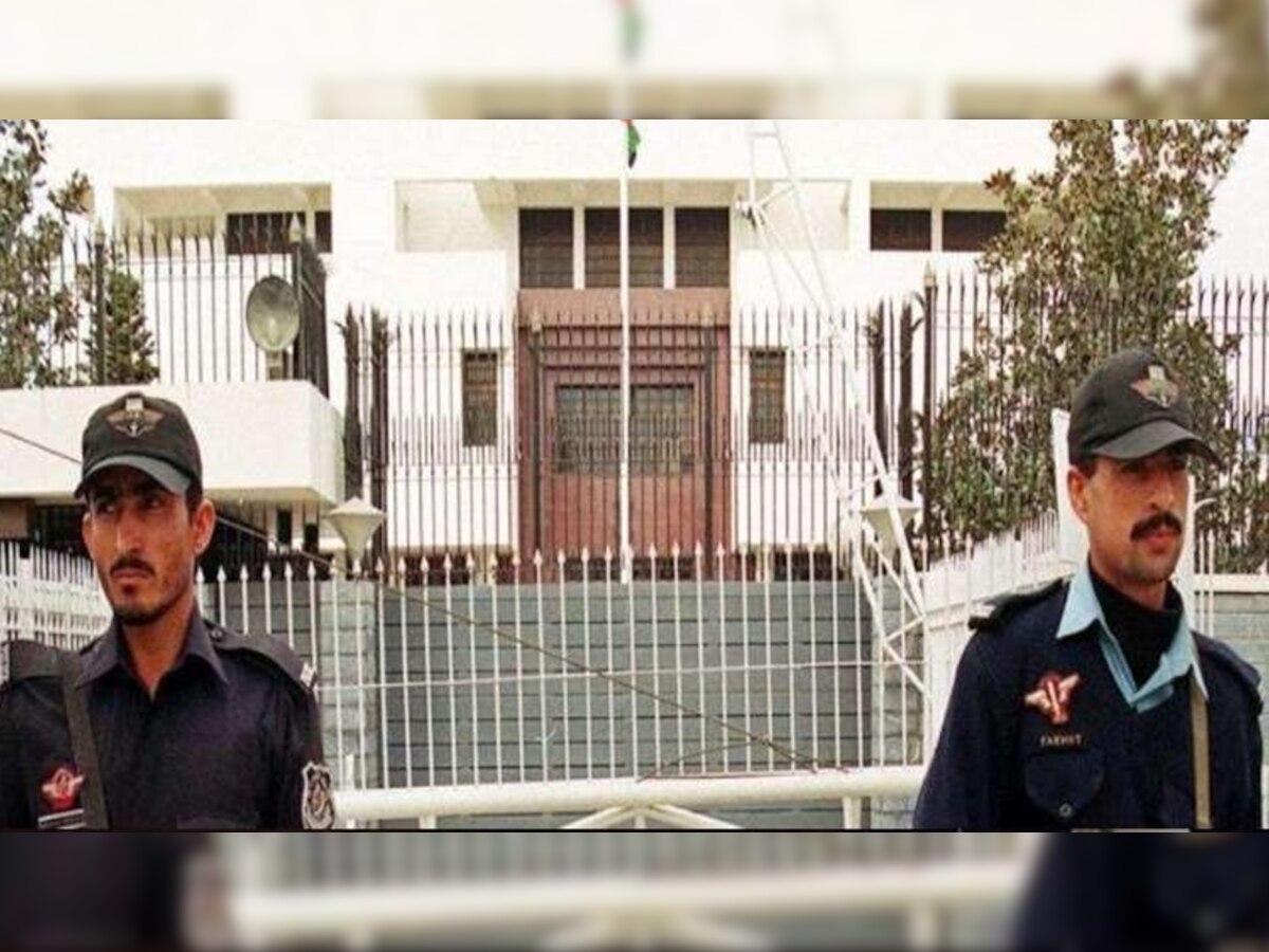पाकिस्तान में दो भारतीय अधिकारी लापता.