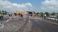 एक्सप्रेस-वे पर पलटी प्रवासियों से भरी बस, ड्राइवर को नींद की झपकी आने से हुआ हादसा