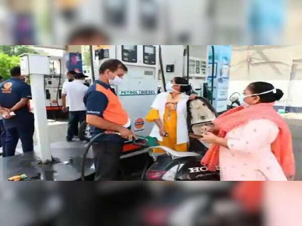 ଲଗାତାର ୧୨ ଦିନରେ ତୈଳଦରରେ ବୃଦ୍ଧି, ୮୦ ଡେଇଁଲା ତୈଳଦର