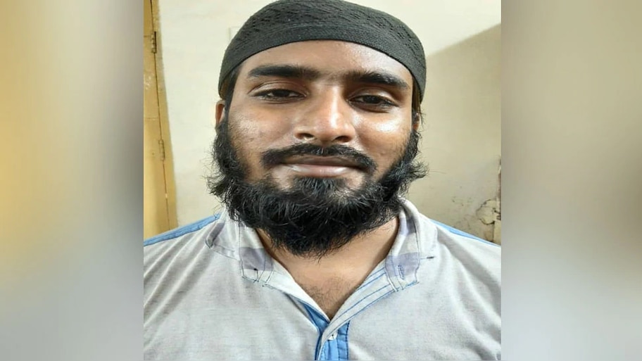 जिहाद के नाम पर लोगों को दहशतगर्दी का पाठ पढ़ा रहा इनामुल हक चढ़ा पुलिस के हत्थे
