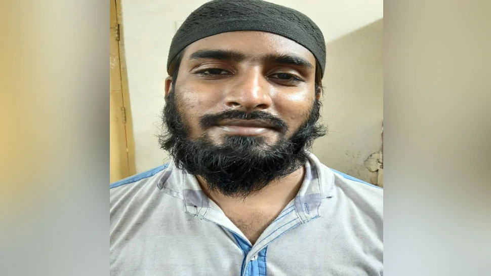 जिहाद के नाम पर लोगों को दहशतगर्दी का पाठ पढ़ा रहा इनामुल हक चढ़ा पुलिस के हत्थे जिहाद के नाम पर लोगों को दहशतगर्दी का पाठ पढ़ा रहा इनामुल हक चढ़ा पुलिस के हत्थे