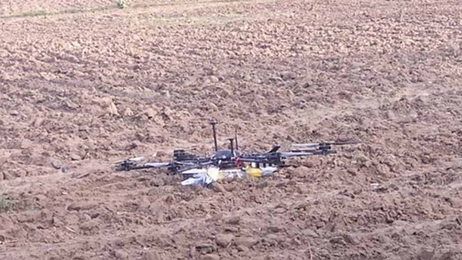 हिंदुस्तानी सरहद में घुसकर जासूसी कर रहे पाकिस्तानी ड्रोन को BSF ने मार गिराया