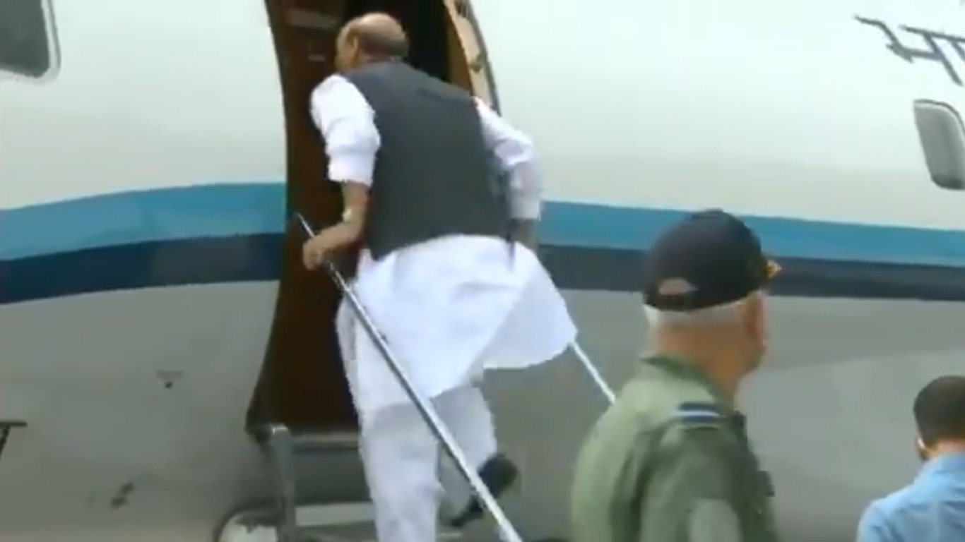 वज़ीरे दिफा राजनाथ सिंह तीन रोज़ा रूस के दौरे पर हुए रवाना वज़ीरे दिफा राजनाथ सिंह तीन रोज़ा रूस के दौरे पर हुए रवाना