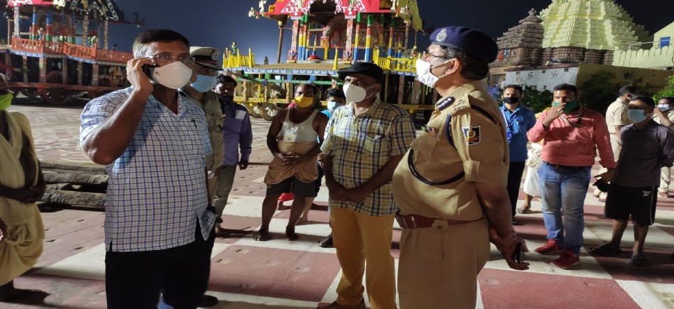ରାତି ପାହିଲେ ରଥଯାତ୍ରା, ସିଂହଦ୍ୱାର ନିକଟରେ ସ୍ଥିତି ସମୀକ୍ଷା କଲେ ମୁଖ୍ୟ ଶାସନ ସଚିବ ରାତି ପାହିଲେ ରଥଯାତ୍ରା, ସିଂହଦ୍ୱାର ନିକଟରେ ସ୍ଥିତି ସମୀକ୍ଷା କଲେ ମୁଖ୍ୟ ଶାସନ ସଚିବ