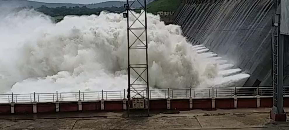 କାଲି ଖୋଲିବ ହୀରାକୁଦ ଗେଟ, ତଳିଆ ଅଞ୍ଚଳକୁ ସତର୍କ ସୂଚନା ଜାରି କାଲି ଖୋଲିବ ହୀରାକୁଦ ଗେଟ, ତଳିଆ ଅଞ୍ଚଳକୁ ସତର୍କ ସୂଚନା ଜାରି