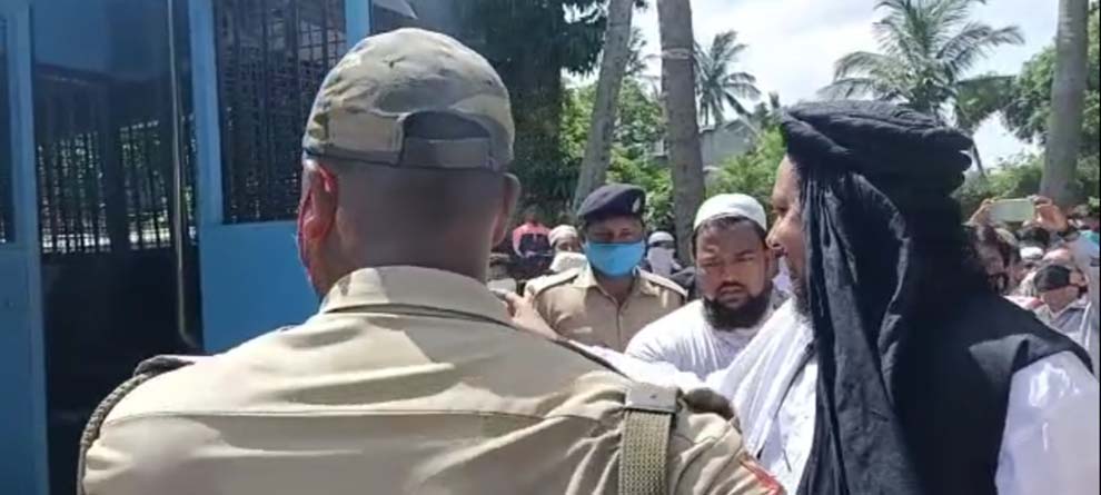 ସନ୍ଦିଗ୍ଧ ଆତଙ୍କବାଦୀ ଅବଦୁର ରେହମାନଙ୍କୁ ମିଳିଲା ପାରୋଲ ଅନୁମତି, କାହିଁକି ଜାଣନ୍ତୁ... ସନ୍ଦିଗ୍ଧ ଆତଙ୍କବାଦୀ ଅବଦୁର ରେହମାନଙ୍କୁ ମିଳିଲା ପାରୋଲ ଅନୁମତି, କାହିଁକି ଜାଣନ୍ତୁ...