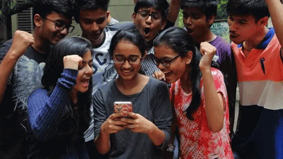 UP Board Result: 10वीं जमात में रिया और 12वीं में अनुराग मलिक ने मारी बाज़ी UP Board Result: 10वीं जमात में रिया और 12वीं में अनुराग मलिक ने मारी बाज़ी