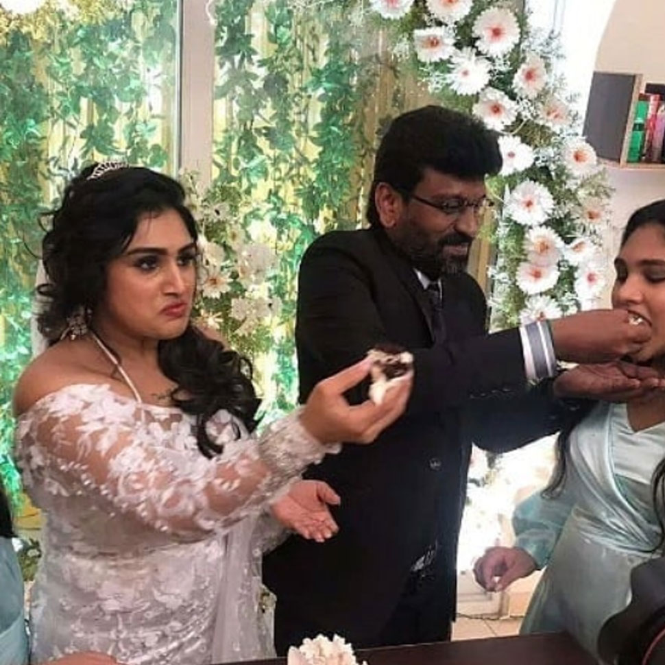 व्हाइट गाउन में नजर आईं वनिता विजयकुमार Vanitha Vijaykumar
