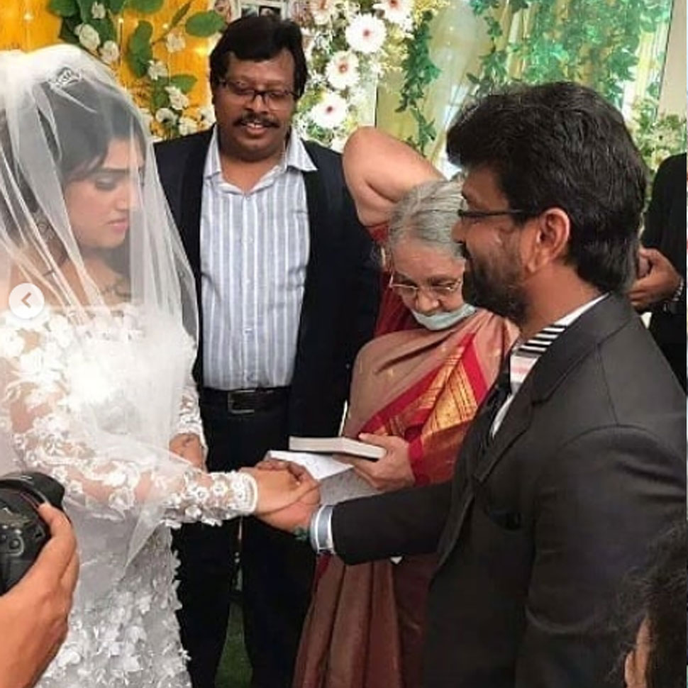 वायरल हुईं शादी की फोटो Vanitha Vijaykumar