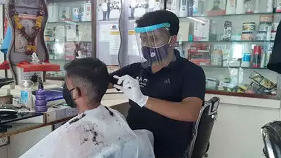 Salons Reopen In Maharashtra After 3 Months of Lockdown amid Covid19