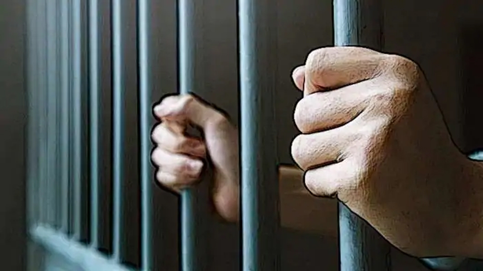 महाराष्ट्र की अकोला जेल में कोरोना धमाका, 50 कैदियों समेत 78 लोगों में कोरोना की तस्दीक महाराष्ट्र की अकोला जेल में कोरोना धमाका, 50 कैदियों समेत 78 लोगों में कोरोना की तस्दीक