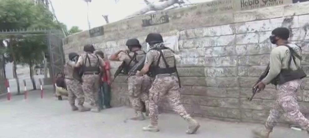 ପାକିସ୍ତାନରେ ବଡ଼ଧରଣର ଆତଙ୍କୀ ଆକ୍ରମଣ, ୪ ଆତଙ୍କବାଦୀଙ୍କୁ ଏନକାଉଣ୍ଟର ପାକିସ୍ତାନରେ ବଡ଼ଧରଣର ଆତଙ୍କୀ ଆକ୍ରମଣ, ୪ ଆତଙ୍କବାଦୀଙ୍କୁ ଏନକାଉଣ୍ଟର