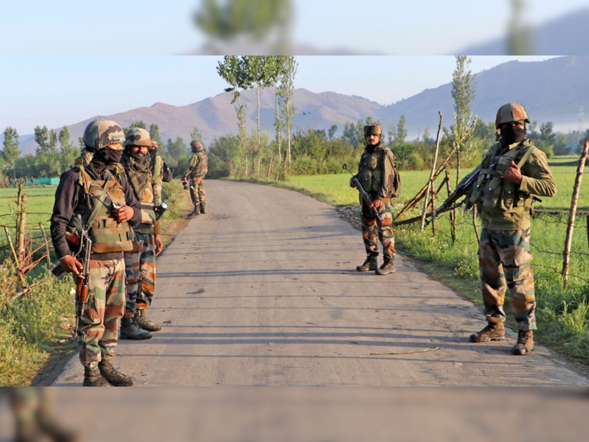 कश्मीर: अनंतनाग में आतंकियों और सुरक्षाबलों के बीच मुठभेड़, 2 आतंकी ढेर 