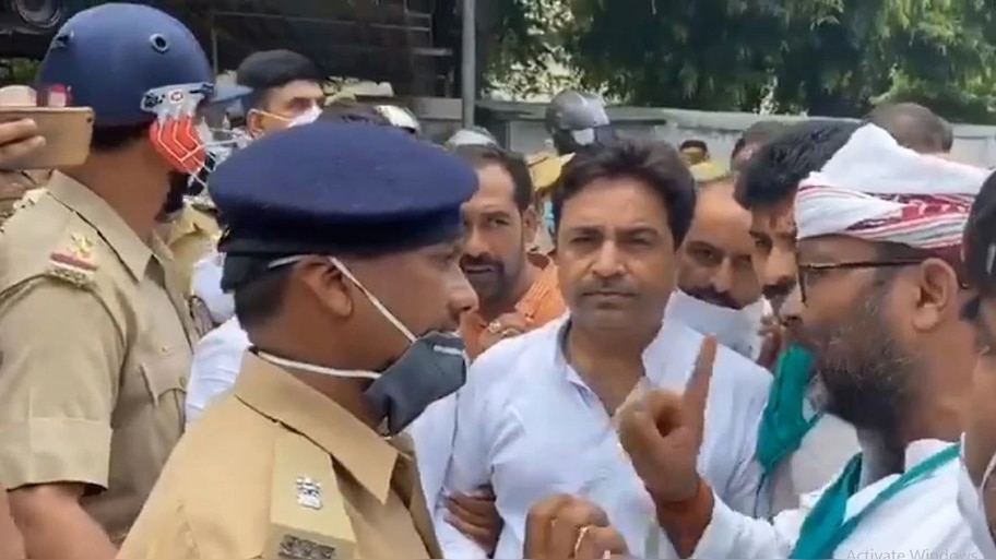 UP असेंबली का घेराव करने जा रहे कांग्रेसियों को पुलिस ने रोका, अजय लल्लू समेत कई हिरासत में