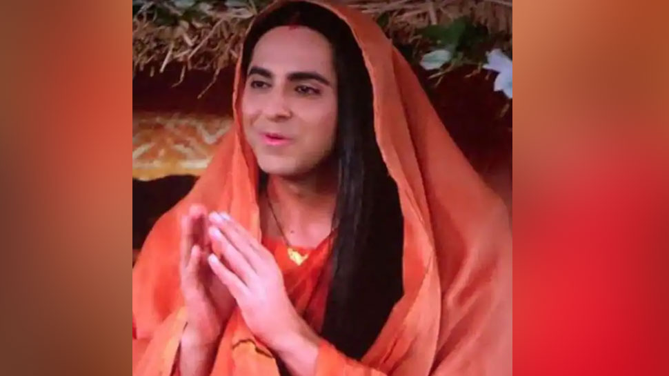 साड़ी में आयुष्मान खुराना का सीता अवतार Ayushmann Khurrana