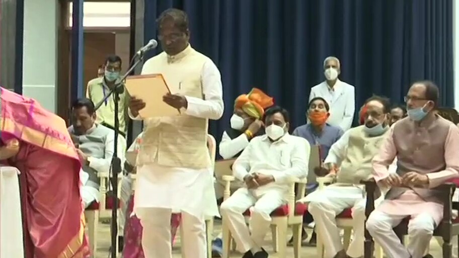 मध्य प्रदेश: शिवराज सिंह चौहान कैबिनेट की हुई तौसी, 28 वुज़रा ने लिया हलफ