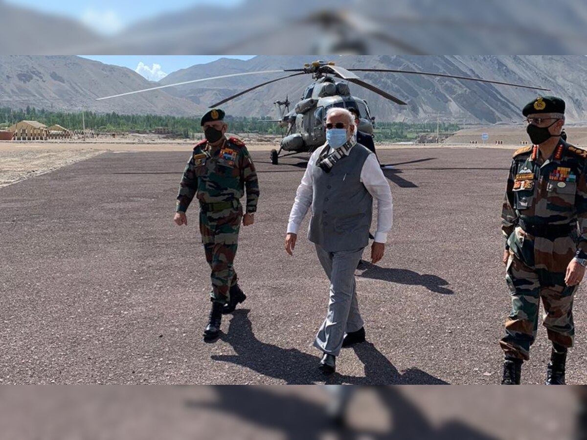 CDS जनरल बिपिन रावत के साथ अचानक लेह दौरे पर पहुंचे पीएम नरेंद्र मोदी