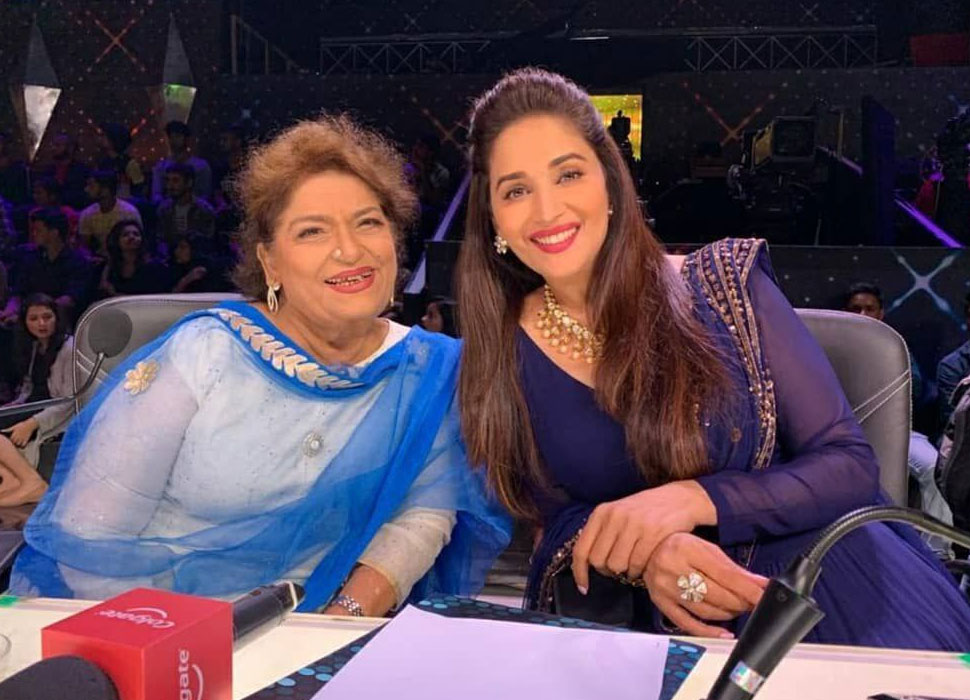 सांस लेने में तकलीफ Madhuri Dixit and Saroj Khan