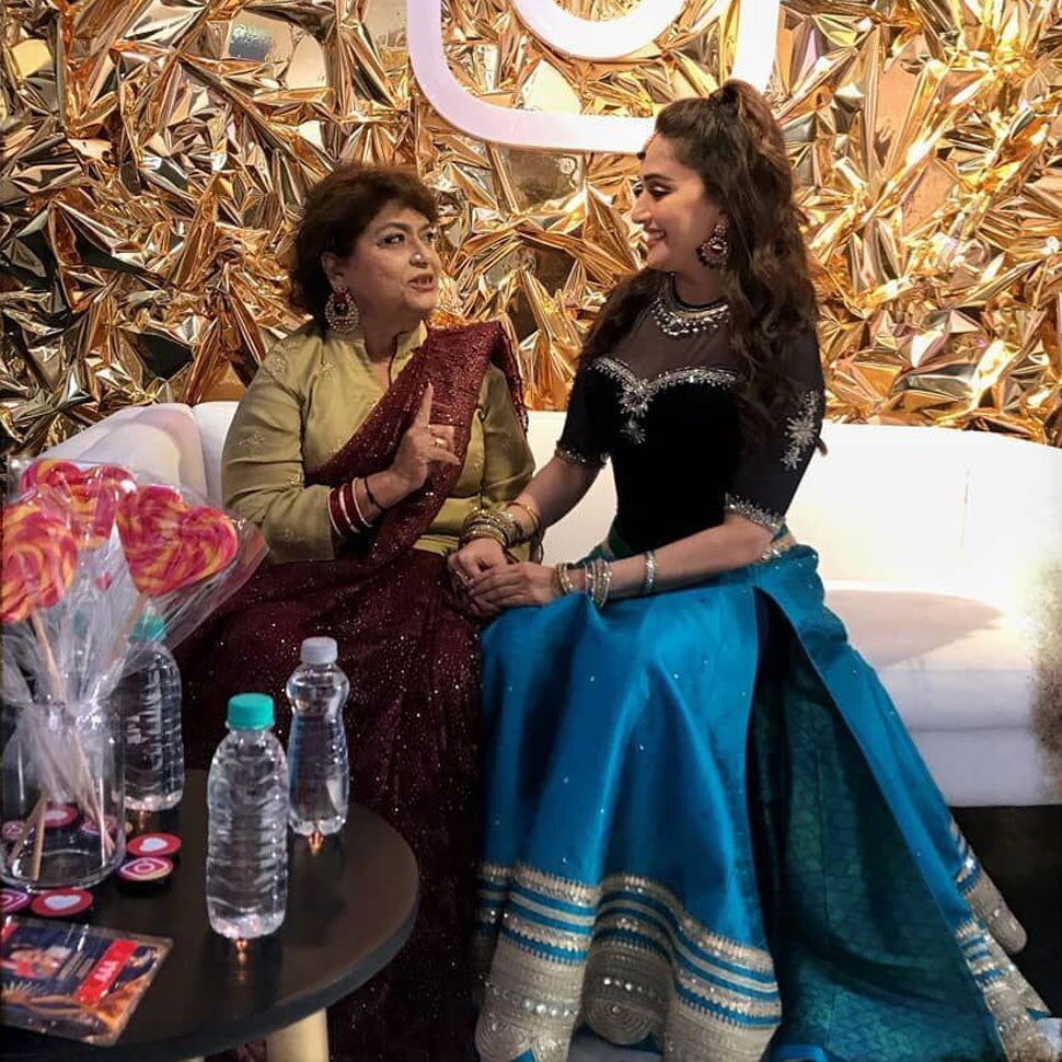 बीती रात हुआ निधन Madhuri Dixit and Saroj Khan
